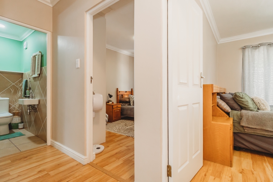 5 Bedroom Property for Sale in Panorama Western Cape